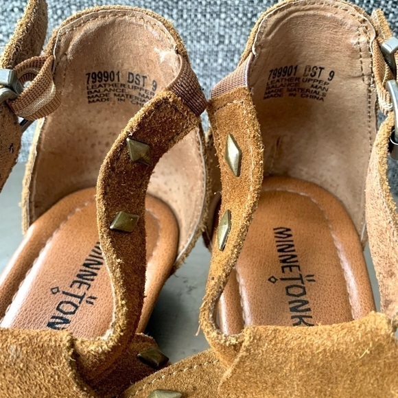 Minnetonka suede Ankle Wedge Sandals Studded Fringe southwestern women’s 9 Brown - Picture 5 of 7